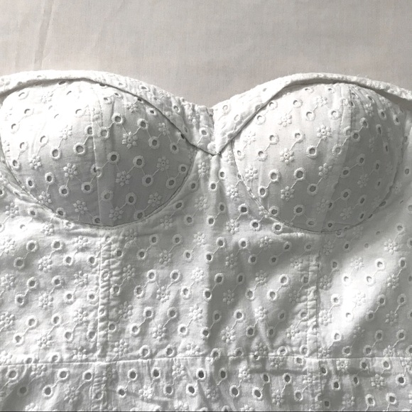 Forever 21 Dresses & Skirts - 🤍 White eyelet bombshell sweetheart dress